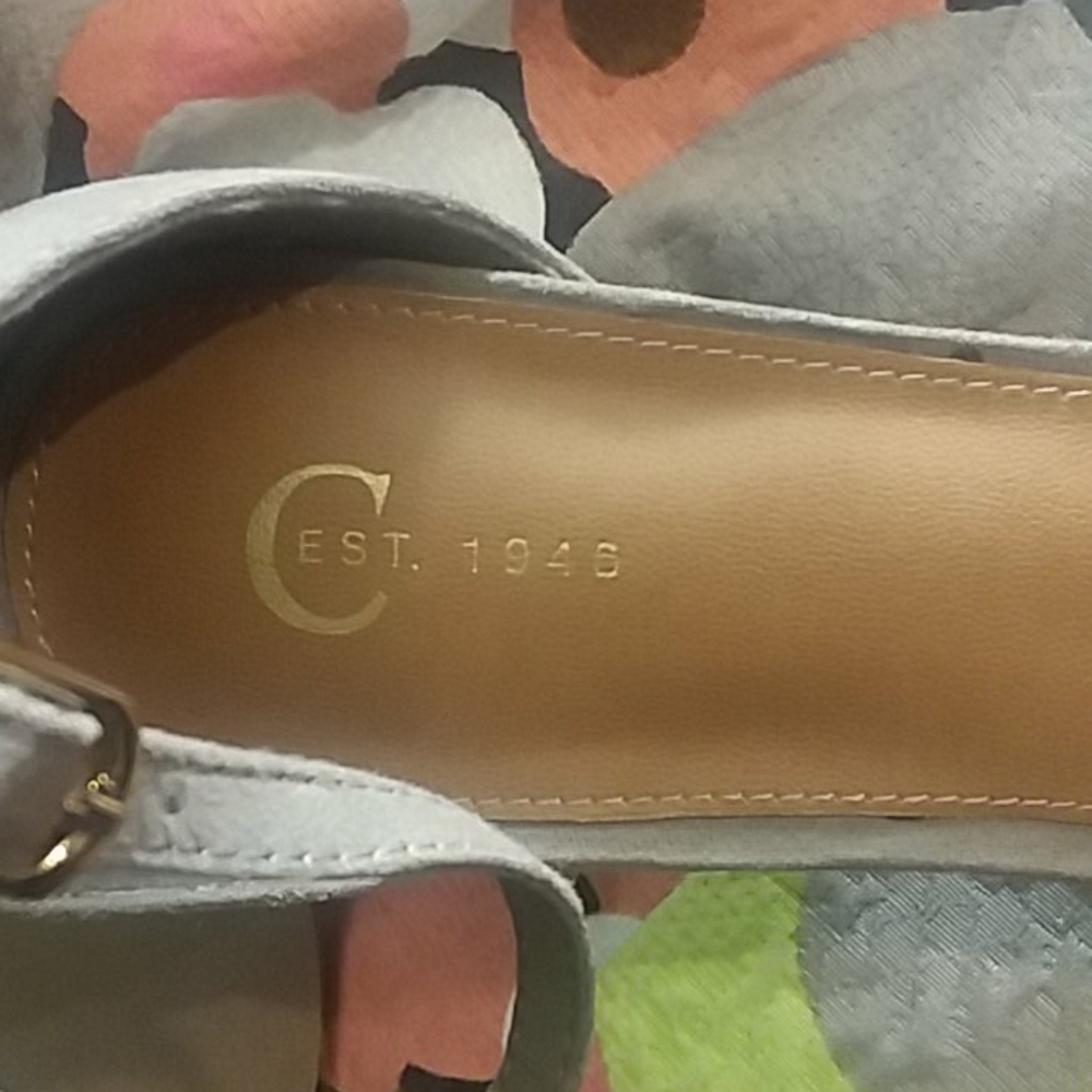 Shoes - Picture 4 of 6
